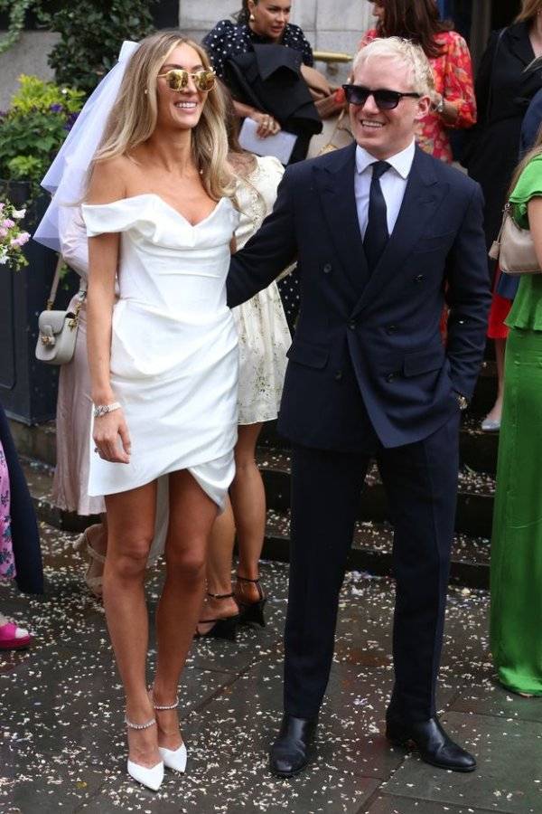 3_Made-In-Chelsea-Star-Jamie-Laing-Weds-Fiancee-Sophie-Habboo-At-Chelsea-Registry-Office.jpg