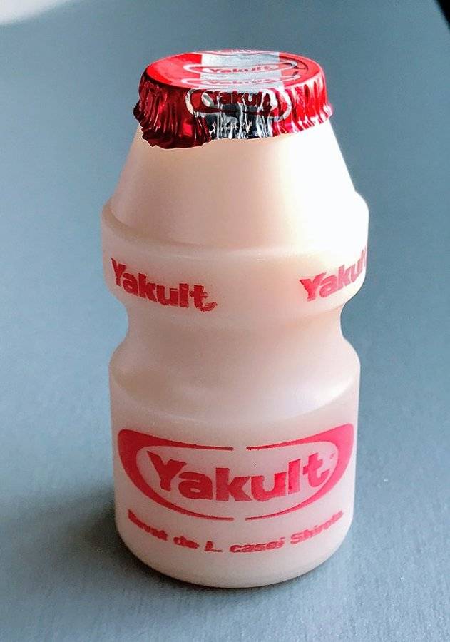 640px-Yakult_drink.jpg