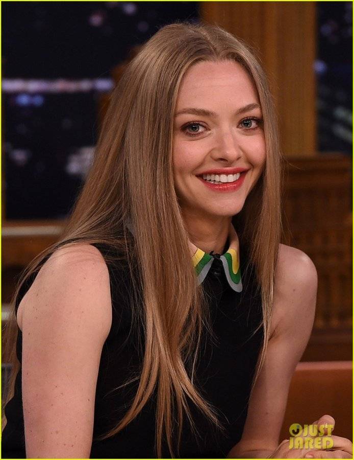 amanda-seyfried-wigs-out-before-fallon-appearance-01.jpg