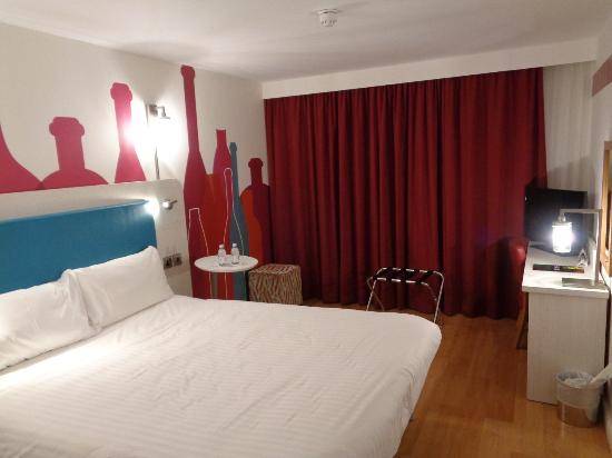 bedroom-in-ibis-styles.jpg