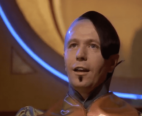 gary-oldman-in-the-fifth-element-screen-shot-1434029841-view-0.png