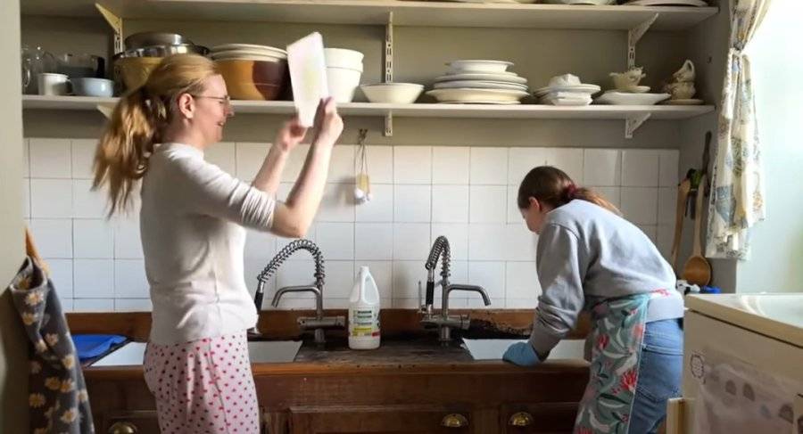 Volunteer Sabine and Maria bleaching.jpg